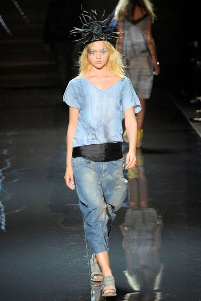 Look 32